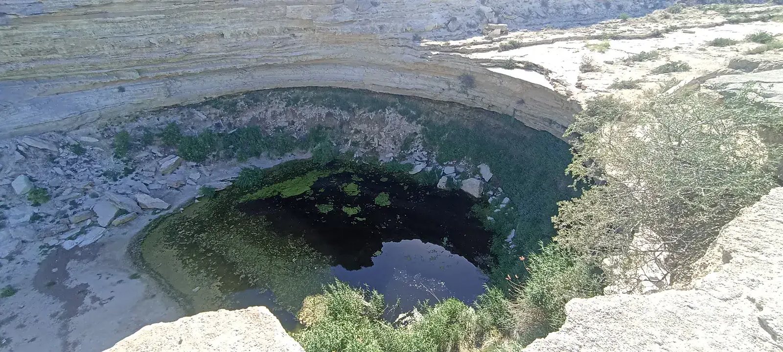 Саура — каньон с пресным озером и черепахами
