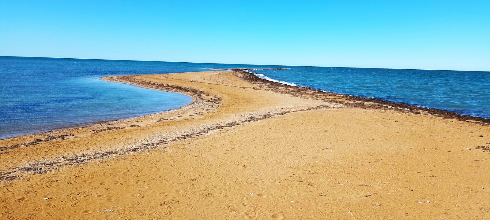 Песчаная коса в бирюзовом море